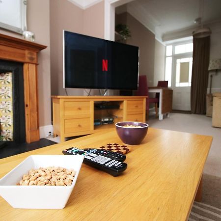 Quiet And Spacious 3 Bedroom Cardiff Exterior photo