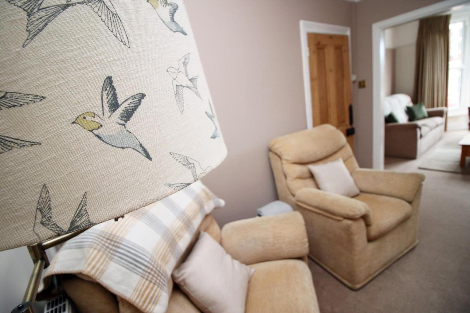 Quiet And Spacious 3 Bedroom Cardiff Exterior photo