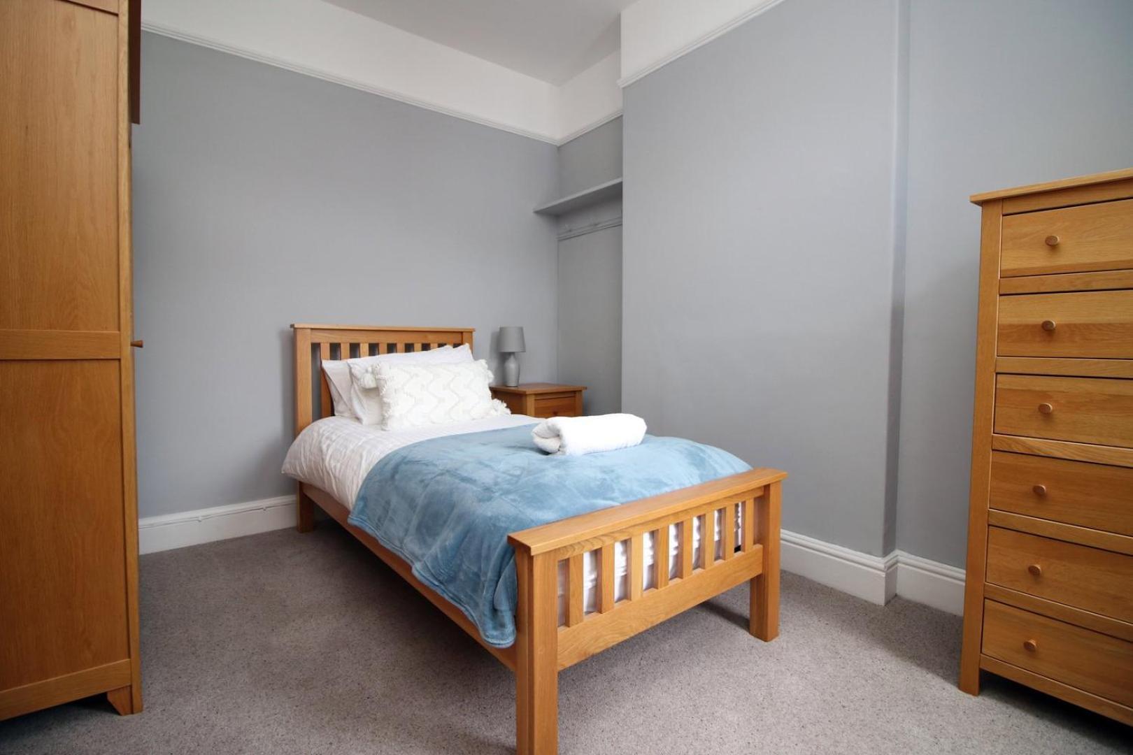 Quiet And Spacious 3 Bedroom Cardiff Exterior photo